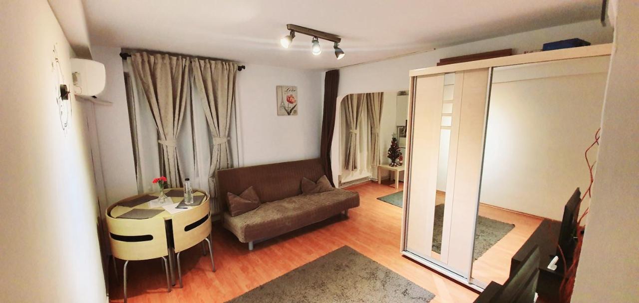 Patria Studio Boekarest Buitenkant foto